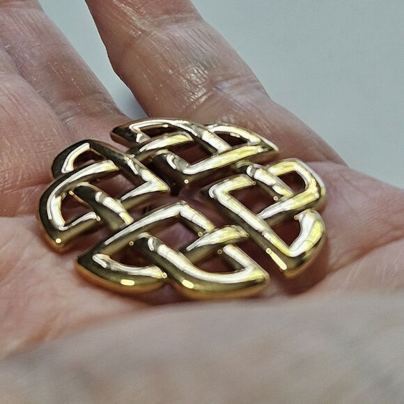 **Sale** Vintage Soldor Signed Gold Tone Circular Celtic Knot Brooch - Picture 3 of 9
